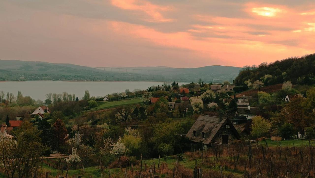 Boti Hill Natural Тихани Екстериор снимка